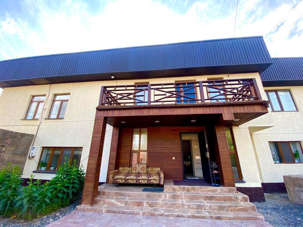 Naryn Guest House Tenir Too מראה חיצוני תמונה