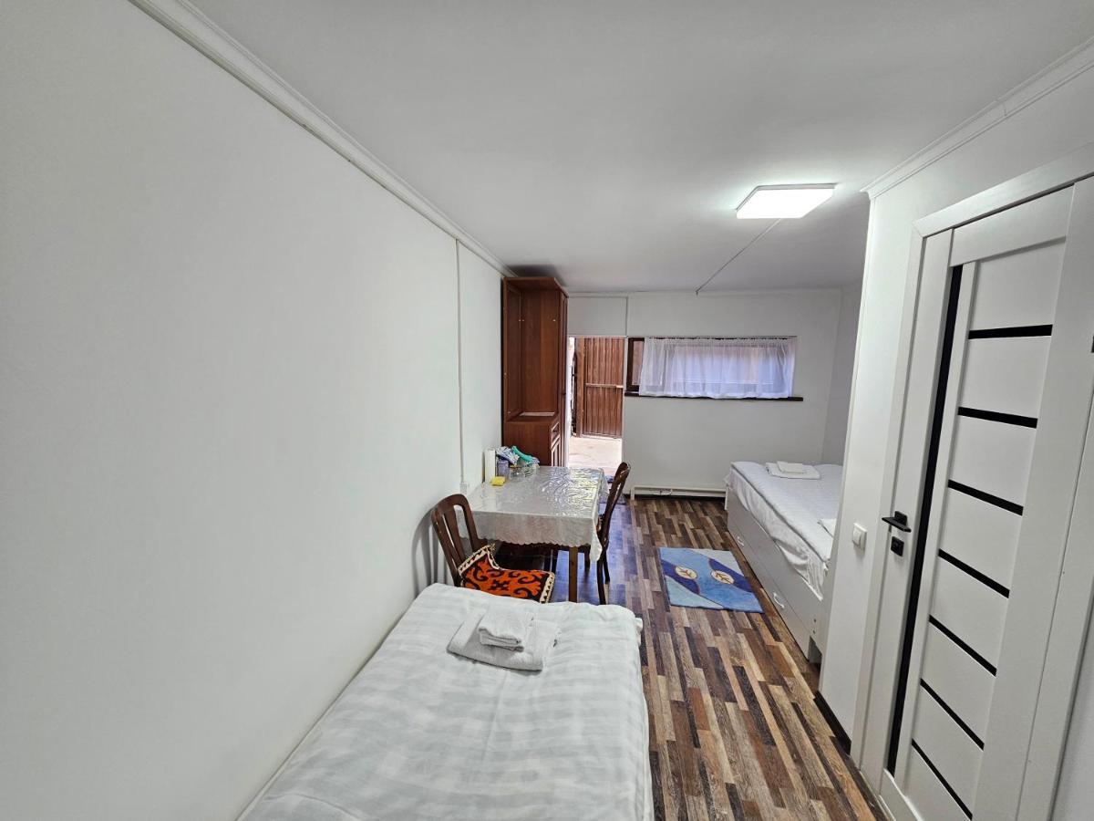 Naryn Guest House Tenir Too מראה חיצוני תמונה