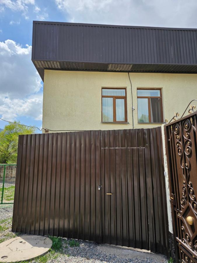Naryn Guest House Tenir Too מראה חיצוני תמונה